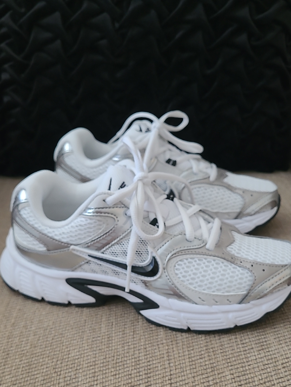 WOMENS NIKE V5 RNR WHITE BLACK GREY - Picture 4 of 13
